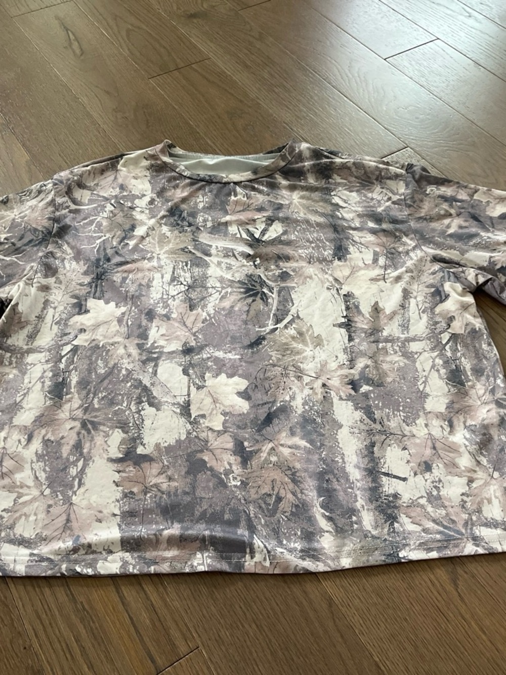 SHEIN Long Sleeve Crewneck Tee in Taupe and Gray Leaf Print